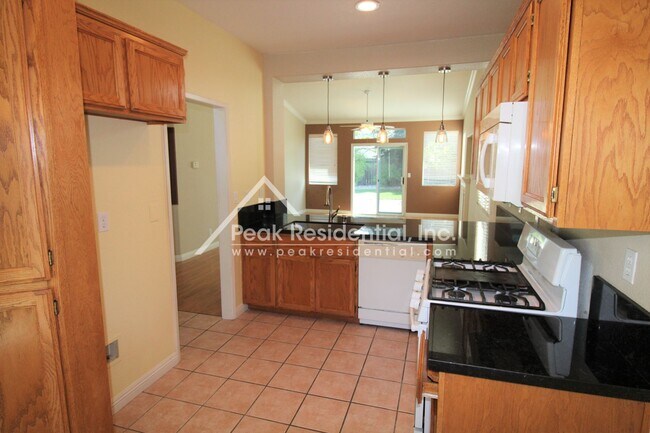 Foto del edificio - A Cute Folsom 3bd/2ba House with 2 Car Gar...