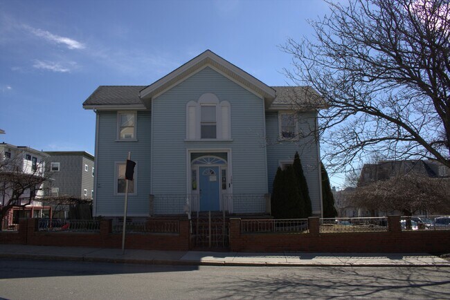 Building Photo - 108 Cross St