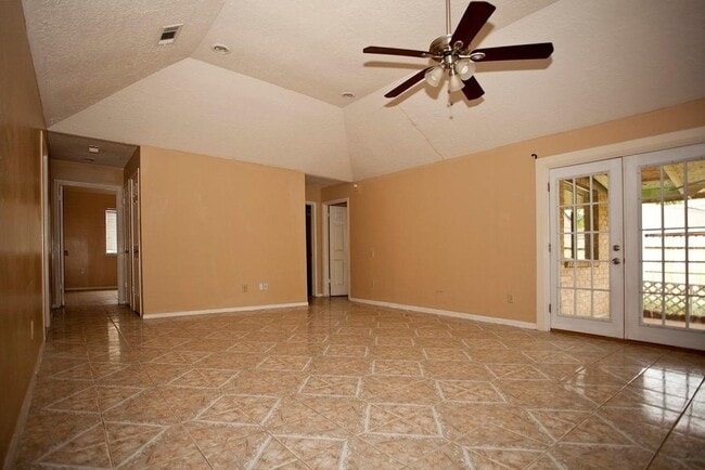 Foto del edificio - 6318 Crakston St