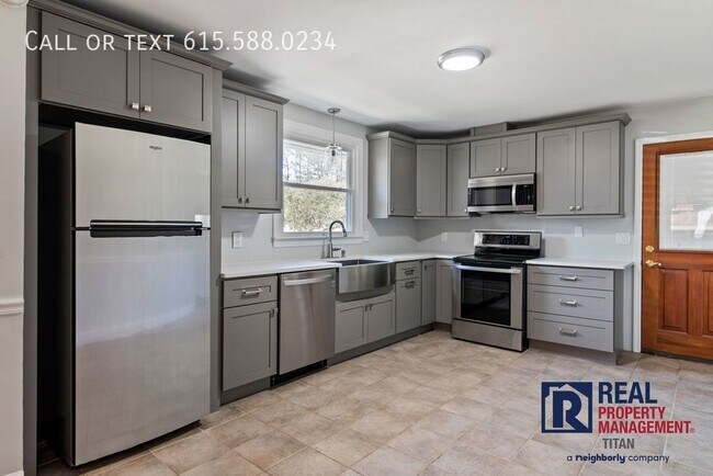 Foto del edificio - NEW PRICE! Location, Convenience and Room ...