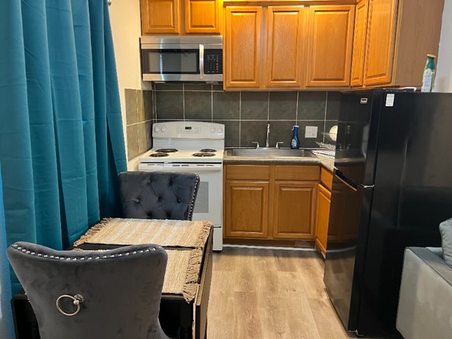 Photo - 1339 W Ridgewood Ct Apartment