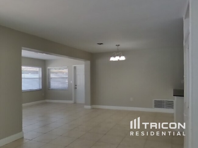 Foto del edificio - 1456 Lakeview Dr