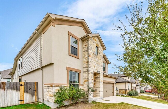 Foto del edificio - 129 Birkshire Dr