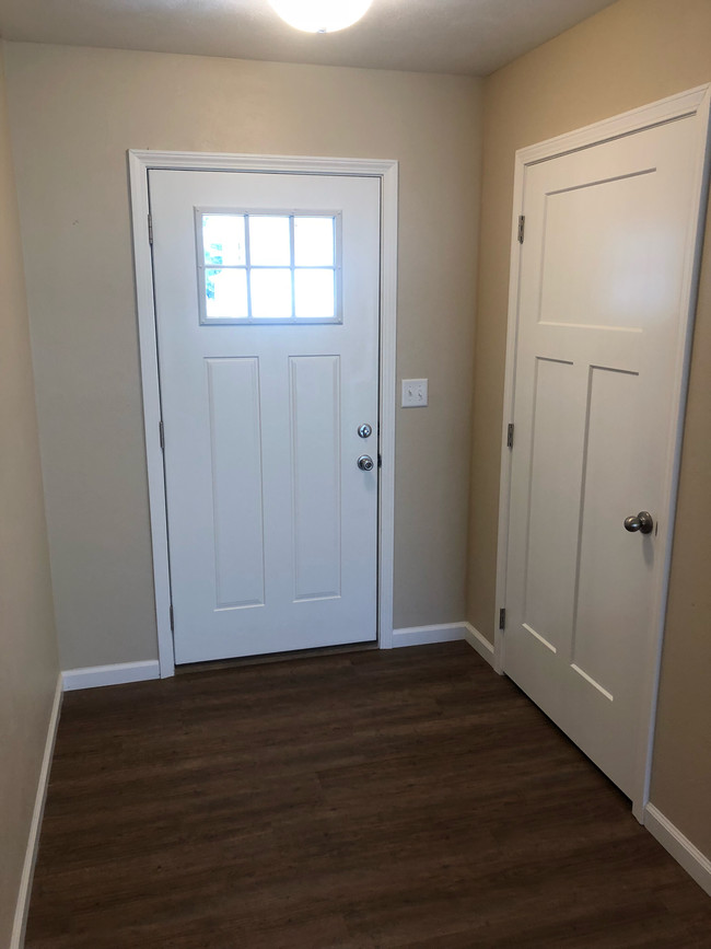 Building Photo - 2508 Fairway Dr