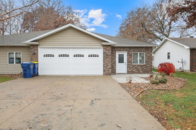 Building Photo - Maintenance Free Living Arrangement