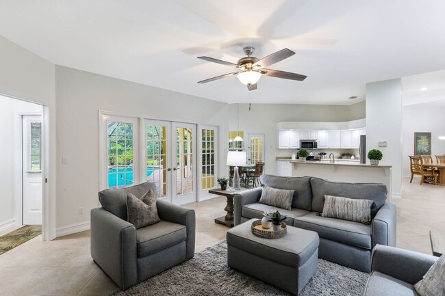 Building Photo - ** STONEGATE AT THE CROSSINGS ** 4 BED + D...