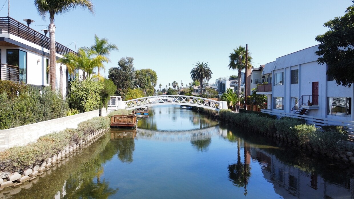 Venice Canal - 2010 Pacific Ave