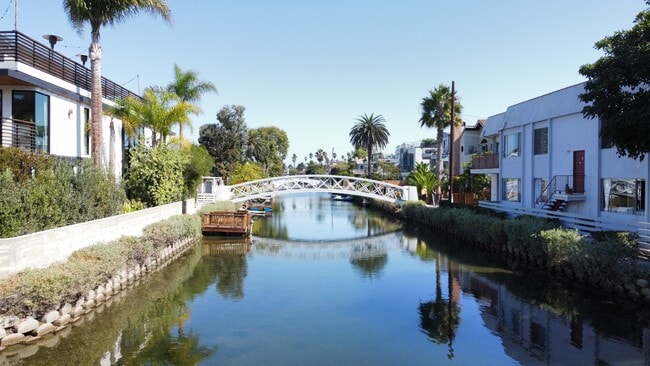 Building Photo - 2010 Pacific Ave