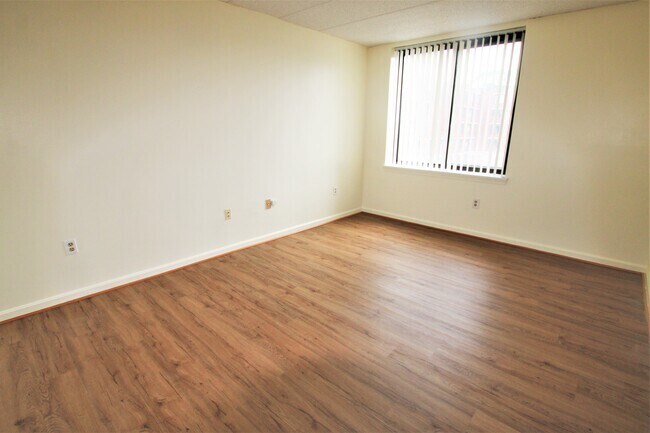 Foto del edificio - 85 Brainerd Rd