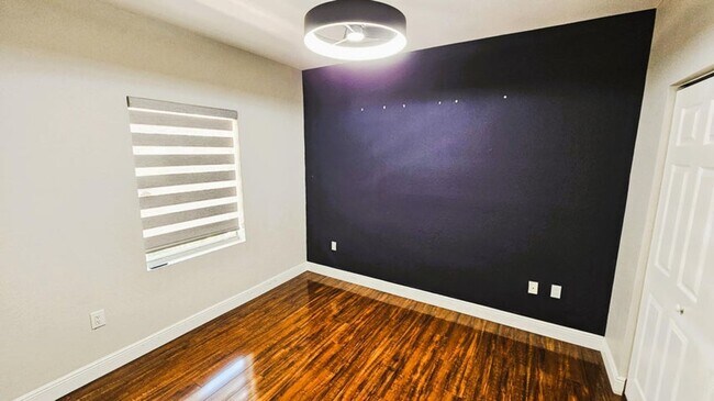 Building Photo - 213 Talia Cir