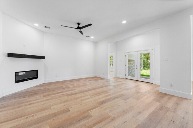 Building Photo - 3531 White Oak Point Dr