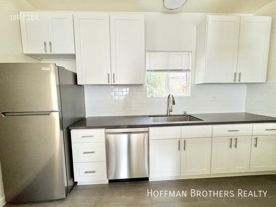 Building Photo - 515-518 3/4 N Mariposa Ave-515 3/4