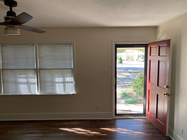Building Photo - 1013 Brownlea Dr