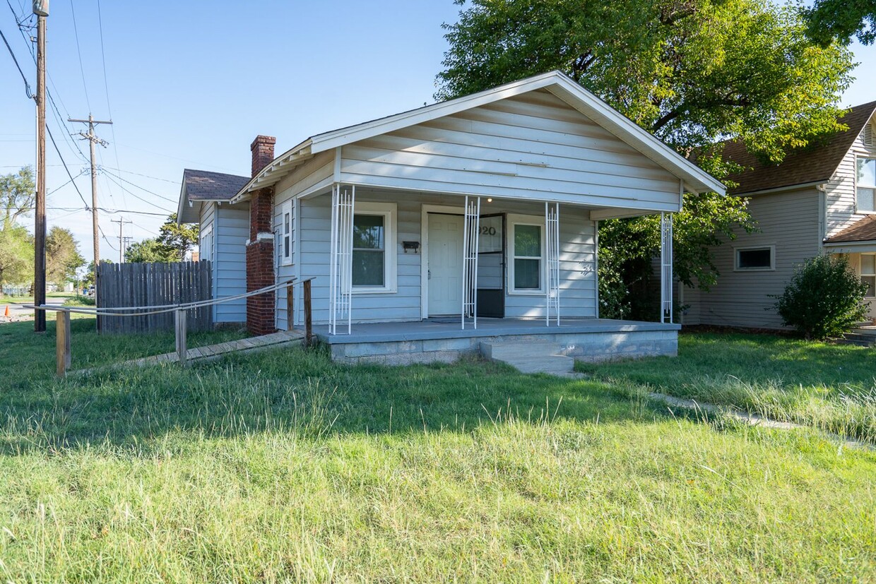 Primary Photo - Charming 2-Bedroom, 1-Bathroom Home in El ...