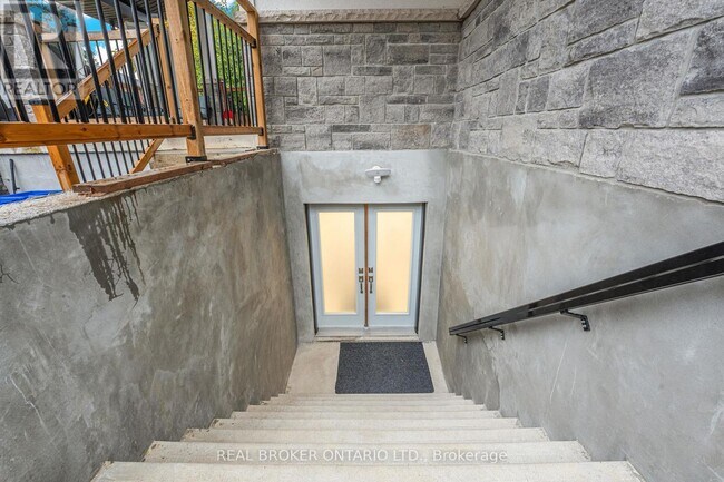 Photo du bâtiment - 330 Maple Ave