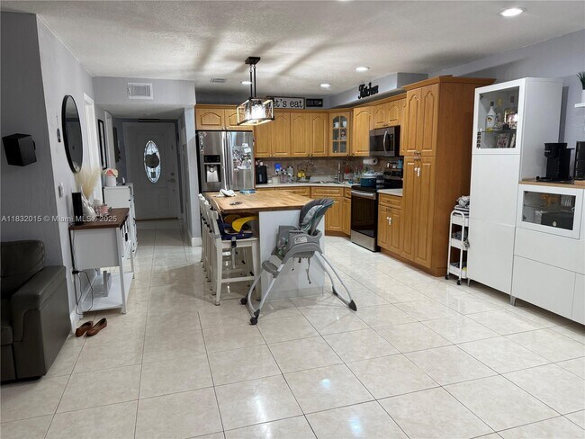 Foto del edificio - 7151 W 3rd Ct