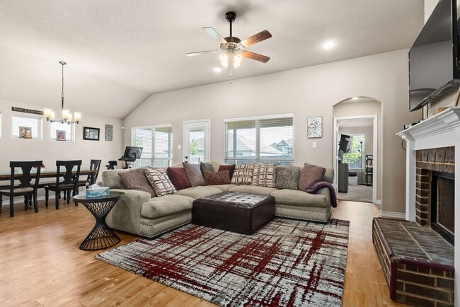 Building Photo - 907 Hickok Dr