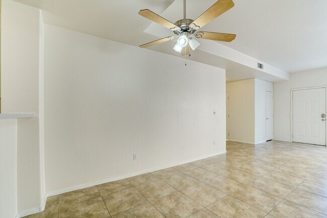 Foto del edificio - 5125 W Reno Ave