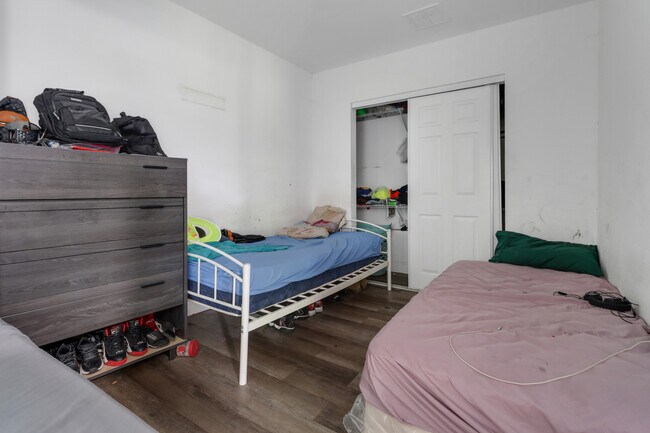 Building Photo - Sabal Ln