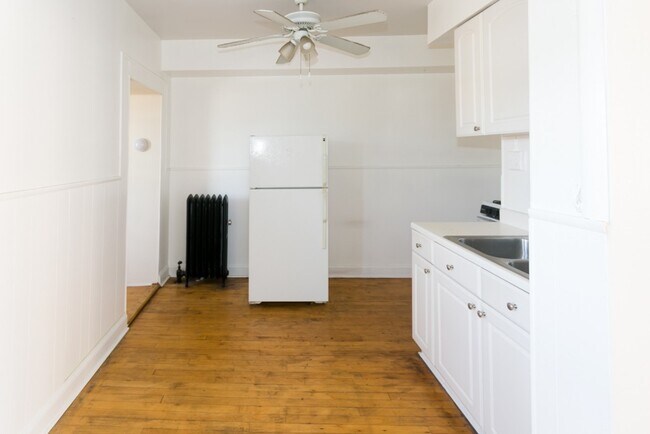 Foto del edificio - 4409 N Kenneth Ave
