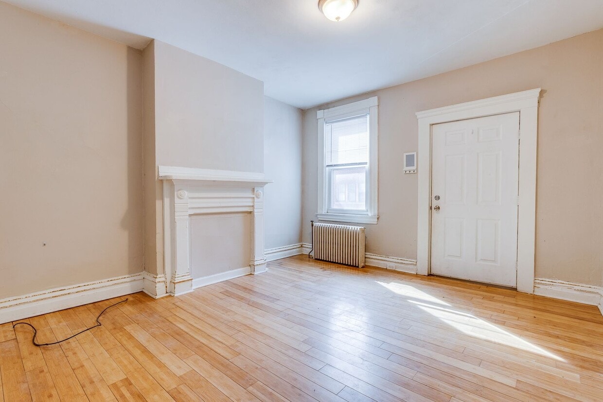 AVAILABLE MAY Spacious 2 Bedroom Home w/ ... - AVAILABLE MAY  Spacious 2 Bedroom Home w/ ...