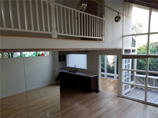 Foto del edificio - 406 Iris Ave