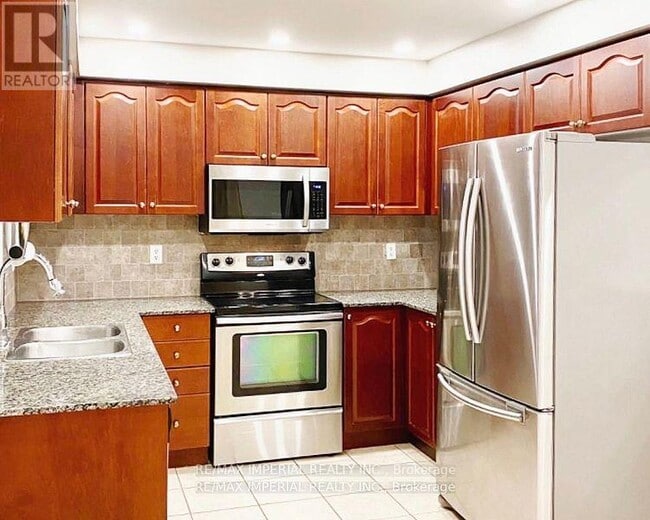 Building Photo - 48 Four Seasons Crescent