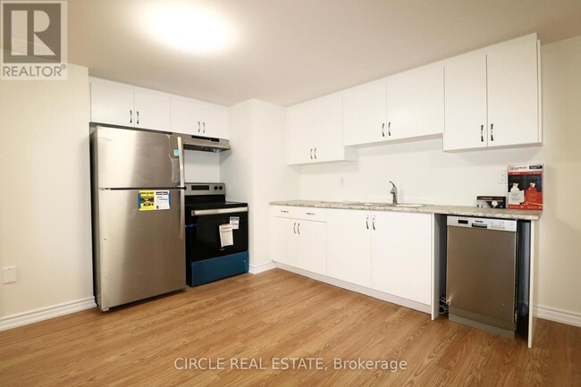 Building Photo - 40 Valleybrook Rd