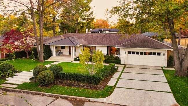 Building Photo - Modern, fully equipped smart home