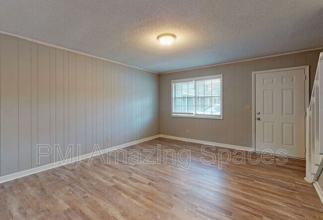 Foto del edificio - 201 Fieldcrest Pl