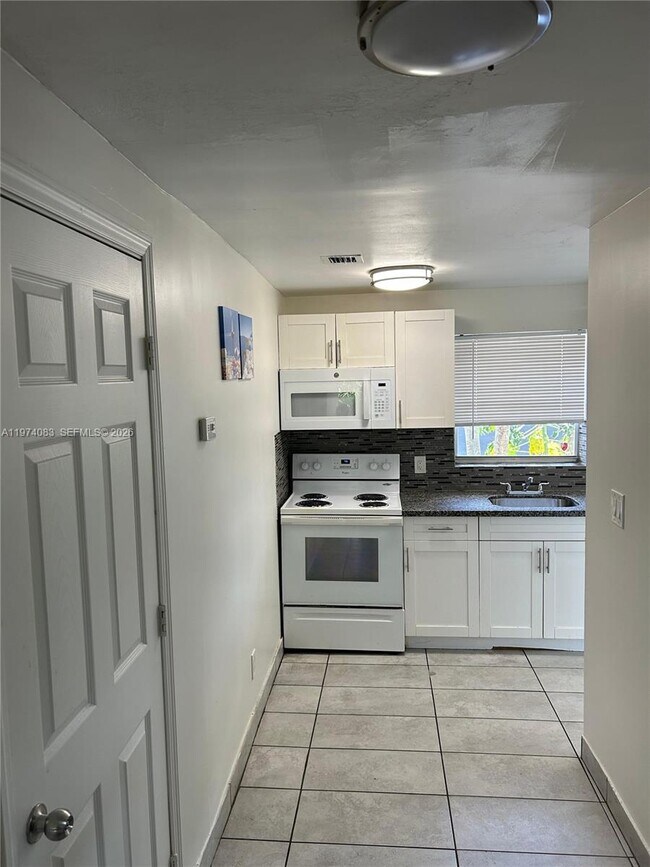 Foto del edificio - 2615 NW 13th Ct