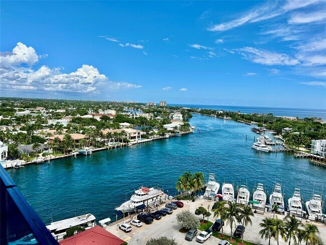 Foto del edificio - 2639 N Riverside Dr