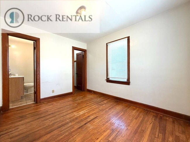 Building Photo - Cute 1 Bed 1 Bath Cottage