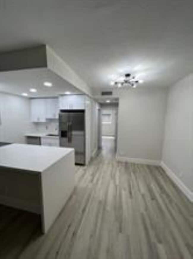 Building Photo - 2665 Middle River Dr
