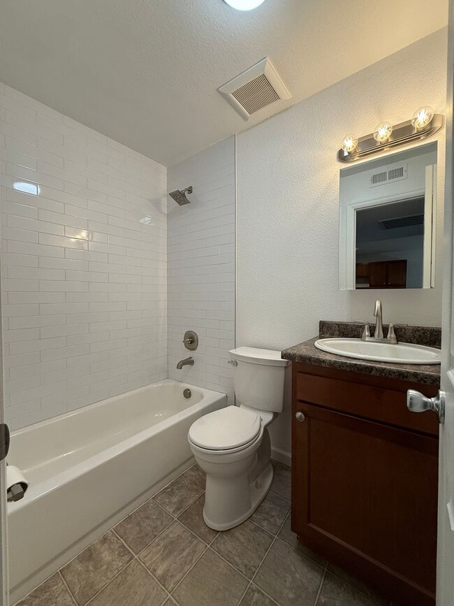 Foto del edificio - Gunbarrel- Newly remodeled 1 bedroom includes all utilties
