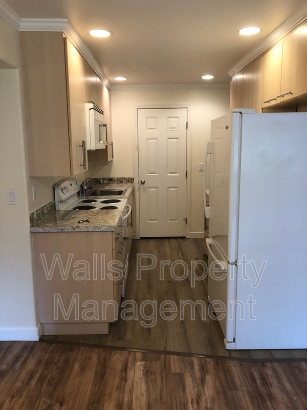 Building Photo - 7060 Lincoln Park Way SW