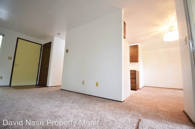 Building Photo - 4450 SW 96th Ave