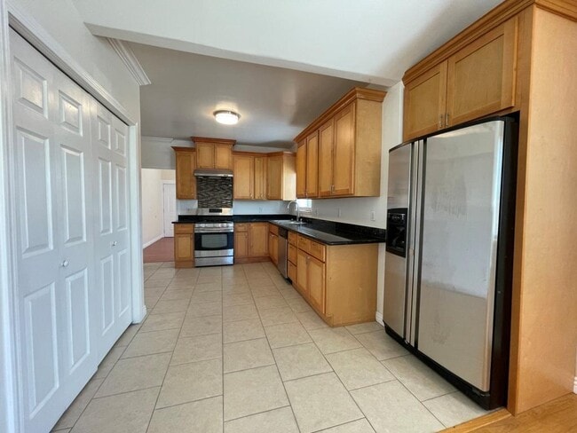 Building Photo - 257 Sunol St