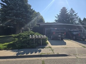 Building Photo - 708 S 16th Ave
