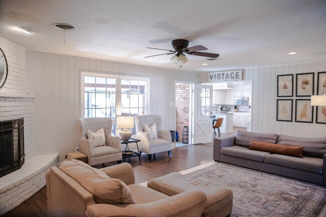 Building Photo - Beautiful 3/2/2 in Central Lubbock