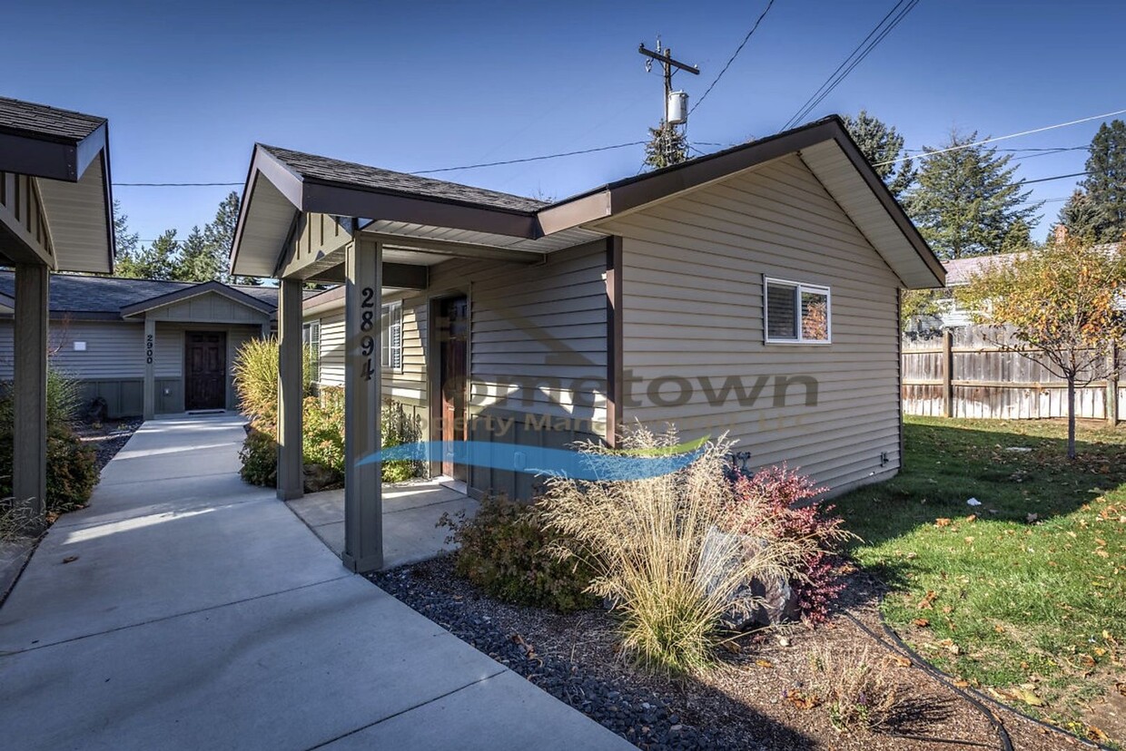 Foto principal - Beautiful 1 Bed 1 Bath Cottage Centrally L...