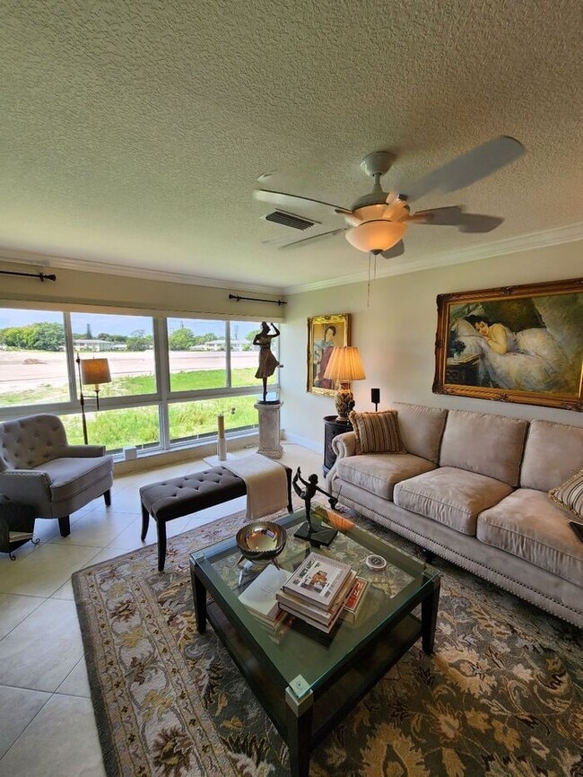 Building Photo - 55+ Community / 2 Bed/2 Bath Condo in Delray Beach | Available 2/1 | $2200/mo