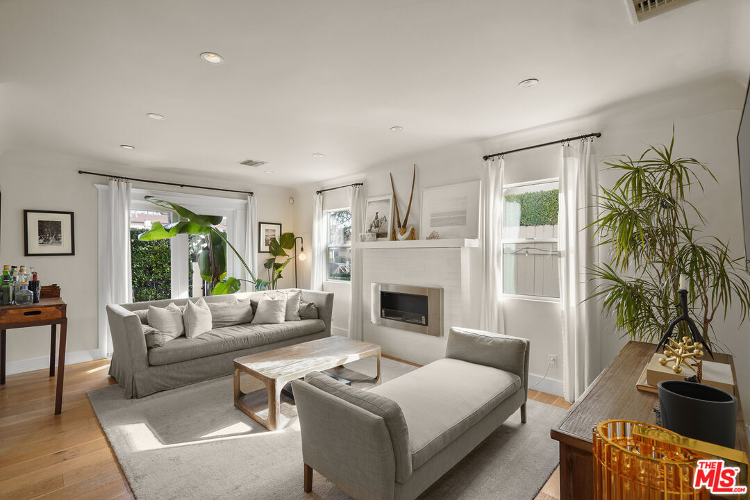 Foto principal - 927 N Vista St