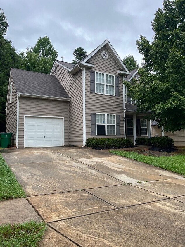Primary Photo - Affordable 4 Bedroom 2 Story Home in East ...