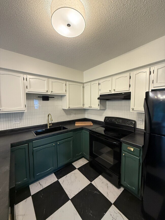 Foto del edificio - 8916 Magnolia Ln N