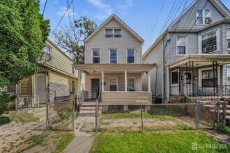 Building Photo - 133 Smith St