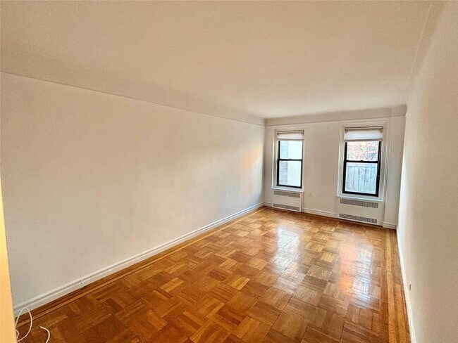 Building Photo - 129 W 89th St