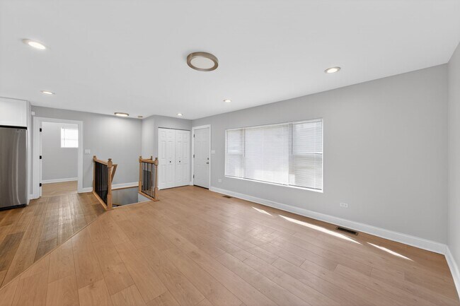 Foto del edificio - 225 Meadow Ln