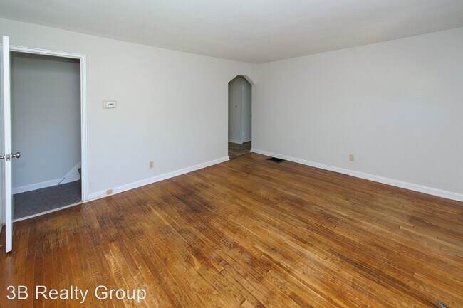 Building Photo - 3 br, 1 bath House - ROYAL GLEN 2928
