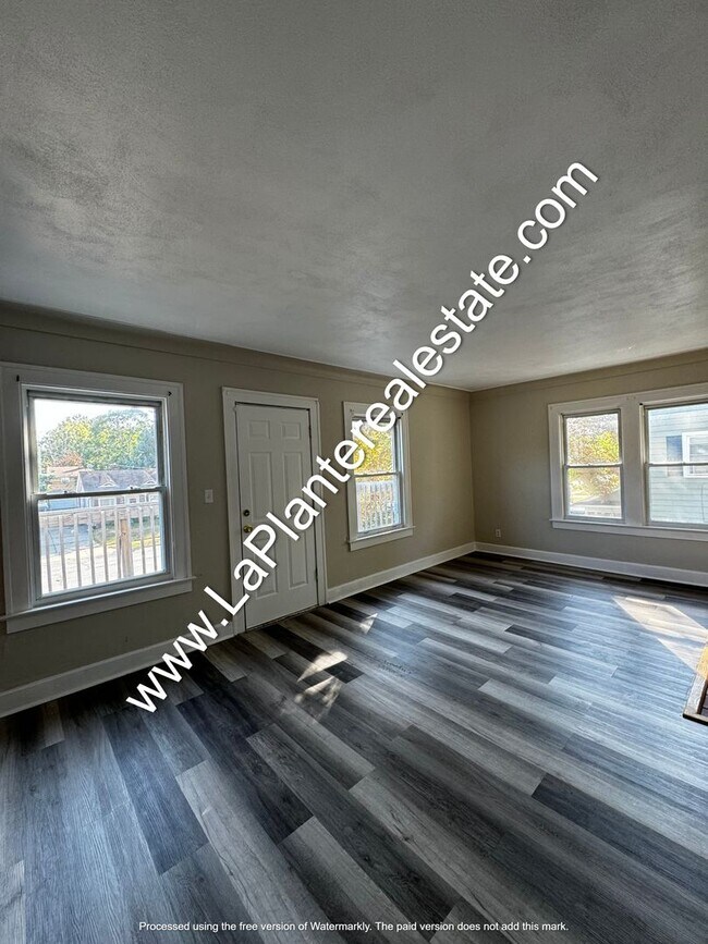 Building Photo - 2224 W Sylvania Ave